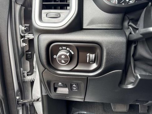 Used 2022 RAM 1500 Big Horn w/ Night Edition RWD image 33
