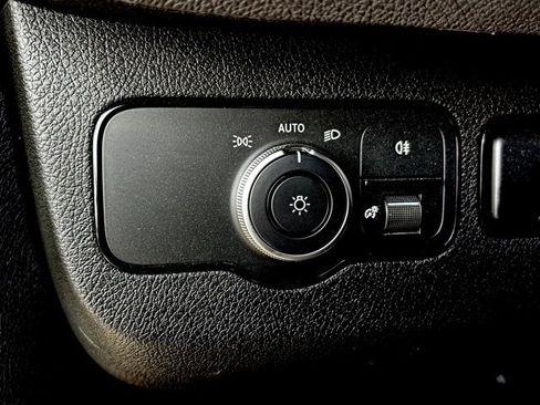 Used 2025 Mercedes-Benz Sprinter 2500 image 14