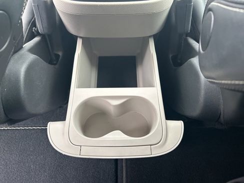 Used 2024 Chrysler Pacifica Touring-L image 44