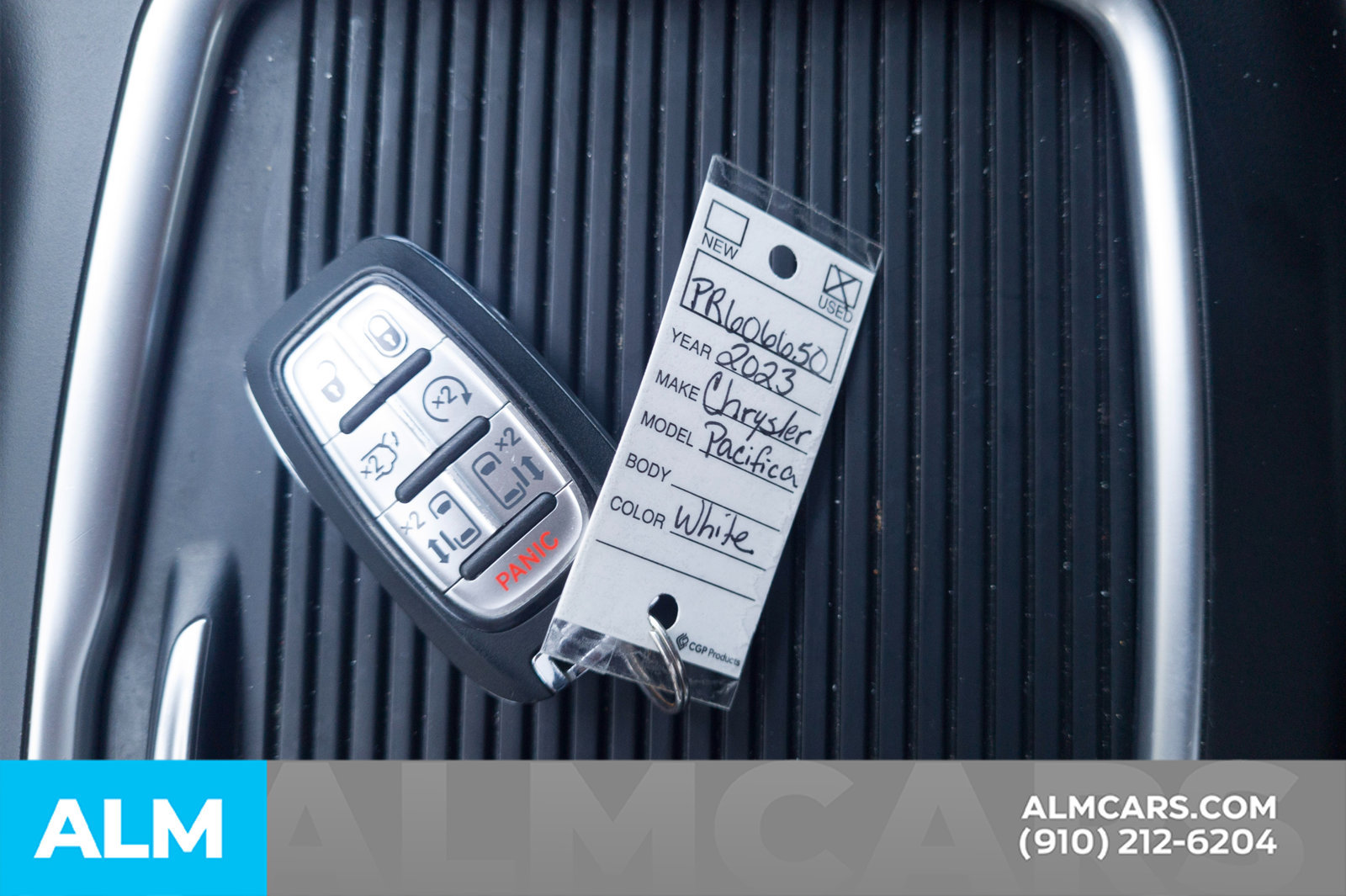Used 2023 Chrysler Pacifica Touring-L FWD image 17