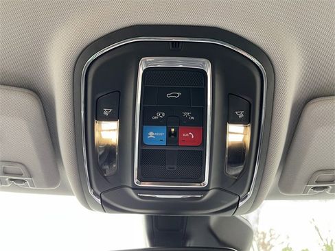 Used 2023 Jeep Grand Cherokee Limited image 28