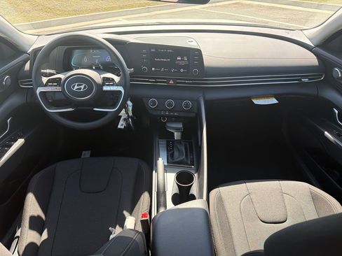 New 2026 Hyundai Elantra SE FWD image 22