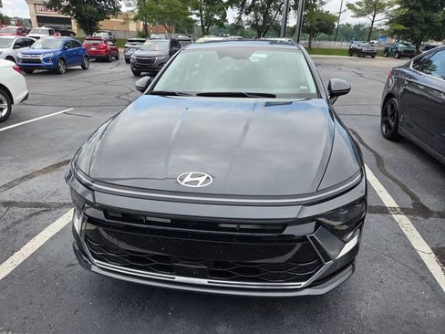 Used 2025 Hyundai Sonata SEL FWD image 2