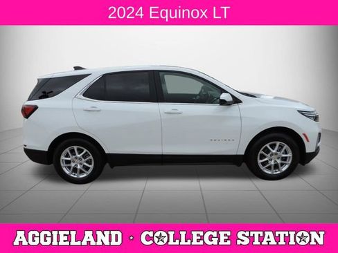 Used 2024 Chevrolet Equinox LT image 2