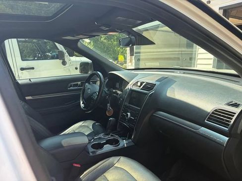 Used 2019 Ford Explorer Sport w/ Equipment Group 401A AWD/4WD image 3