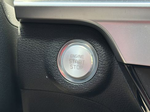 Used 2024 Kia Telluride EX w/ EX Captain's Chair Package AWD/4WD image 11