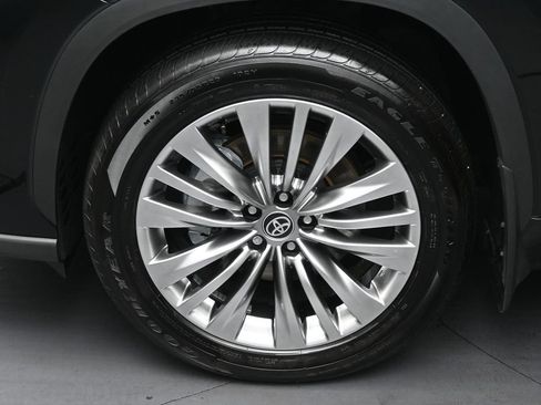 Used 2026 Toyota Highlander Platinum AWD/4WD image 38
