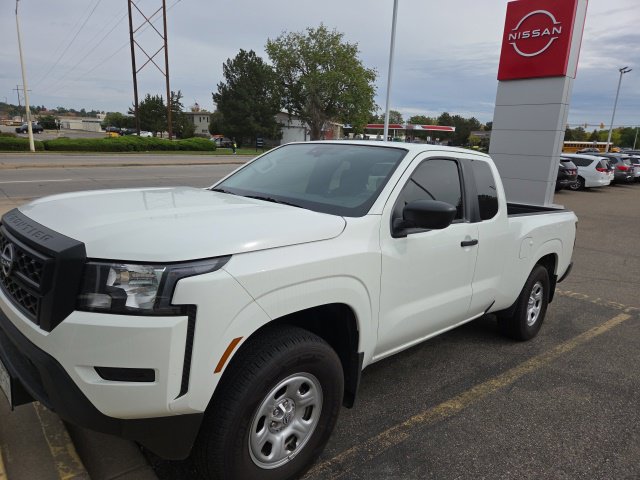 Used 2024 Nissan Frontier S AWD/4WD image 2
