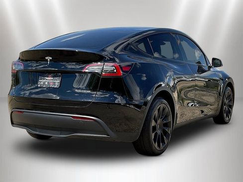 Used 2024 Tesla Model Y Long Range AWD/4WD image 6