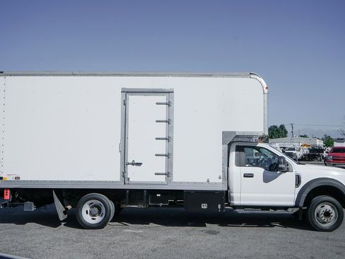 Used 2017 Ford F550 2WD Regular Cab Super Duty image 15