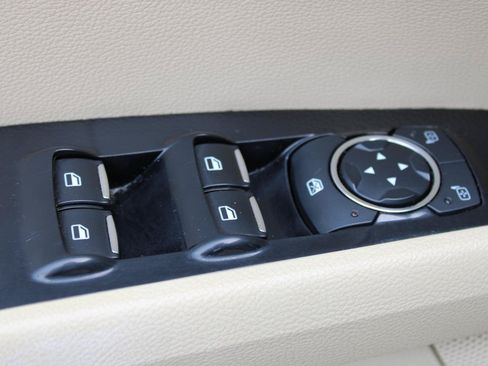 Used 2015 Ford Fusion SE w/ Equipment Group 202A FWD image 15