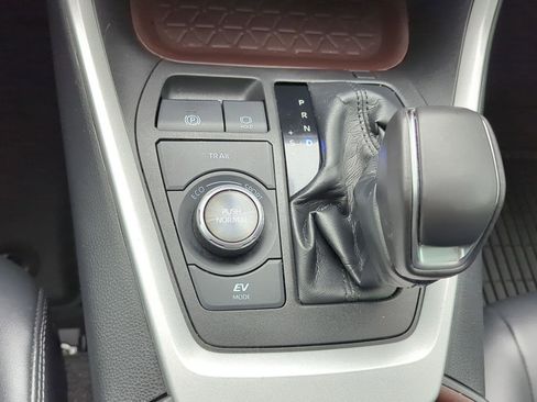 Used 2021 Toyota RAV4 Limited image 27