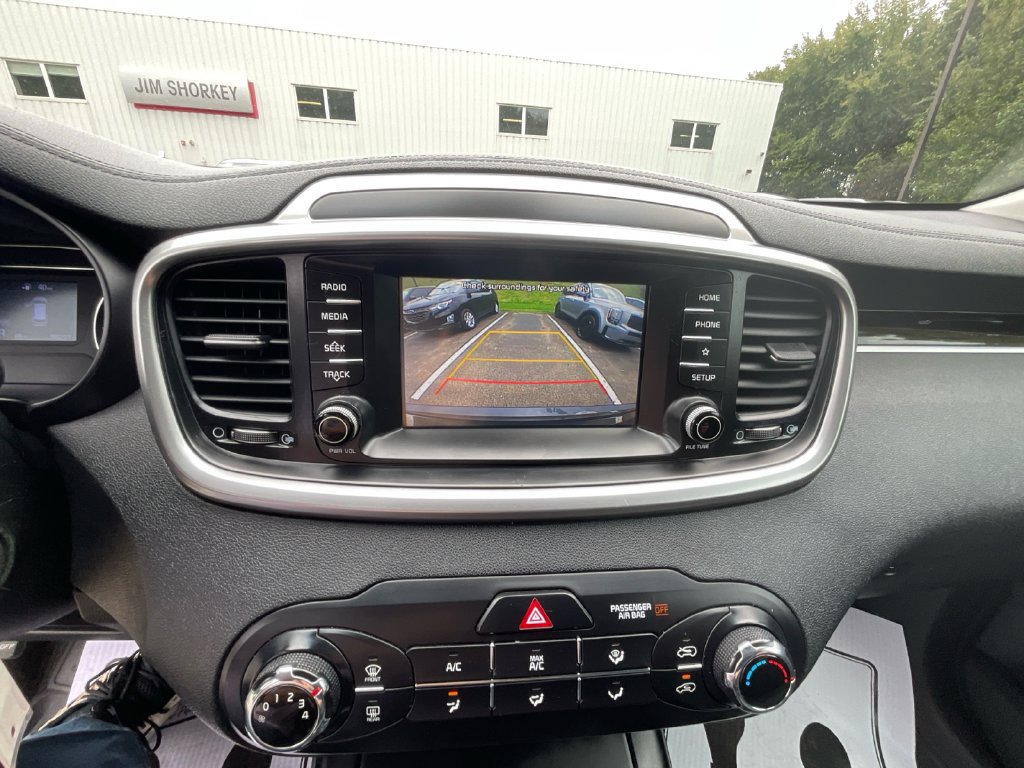 Used 2020 Kia Sorento LX AWD/4WD image 18