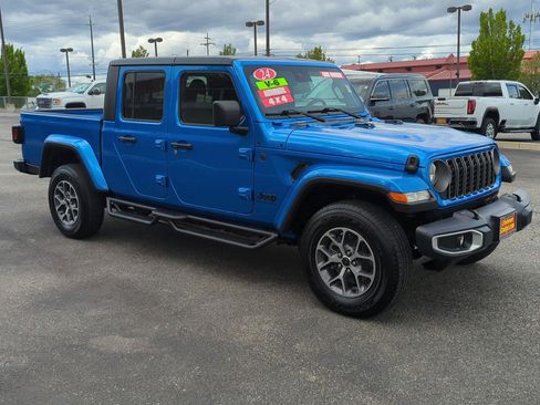 Used 2024 Jeep Gladiator Sport AWD/4WD image 1