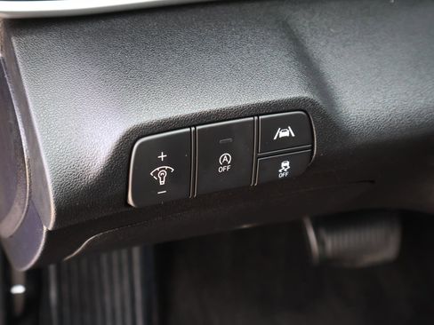 Used 2023 Hyundai Elantra SE w/ Preferred Accessory Package image 21