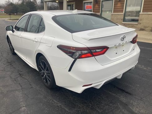 Used 2022 Toyota Camry SE image 5