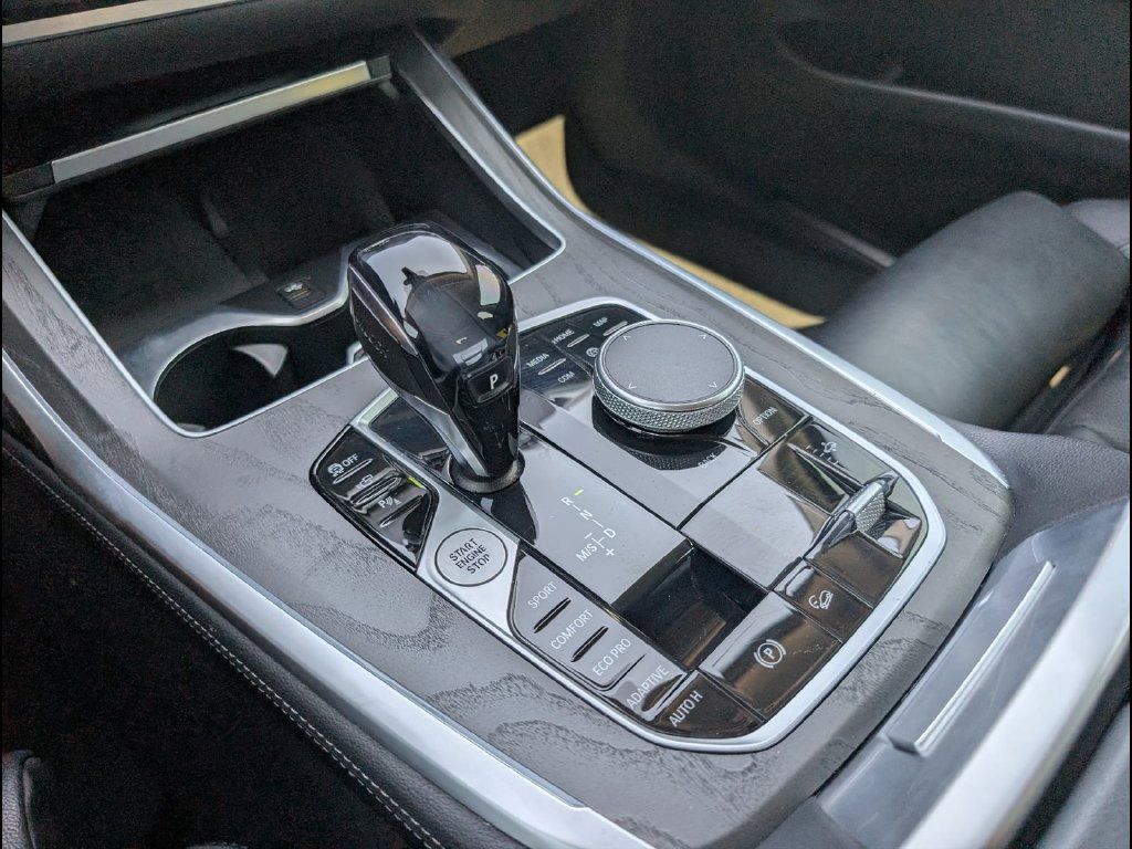 Used 2022 BMW X7 xDrive40i w/ Cold Weather Package AWD/4WD image 19