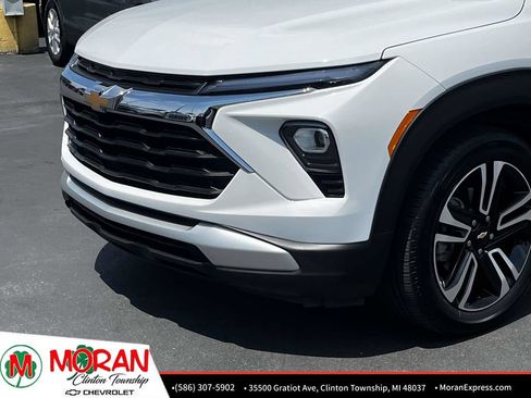 Certified 2024 Chevrolet TrailBlazer LT w/ Convenience Package FWD image 9