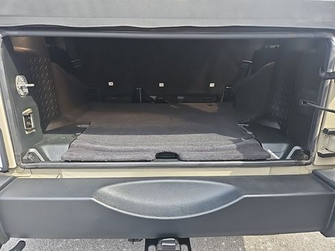 Used 2018 Jeep Wrangler Unlimited Sport S image 16