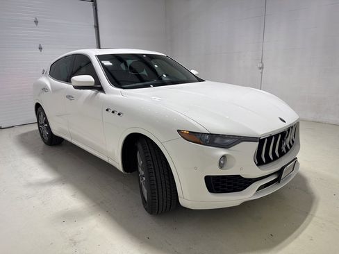 Used 2021 Maserati Levante image 3