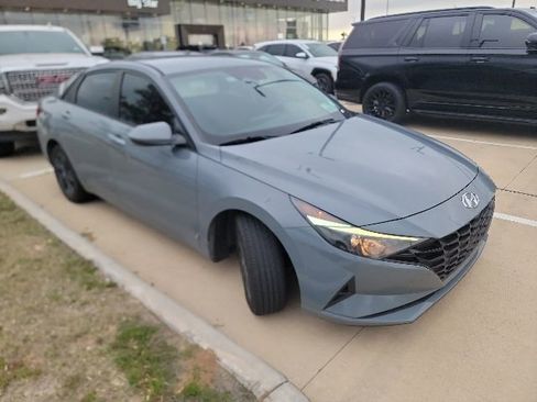 Used 2021 Hyundai Elantra SEL FWD image 4