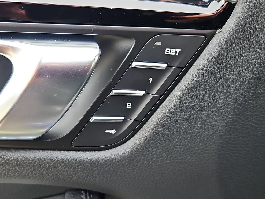 Certified 2026 Porsche Macan AWD/4WD image 18