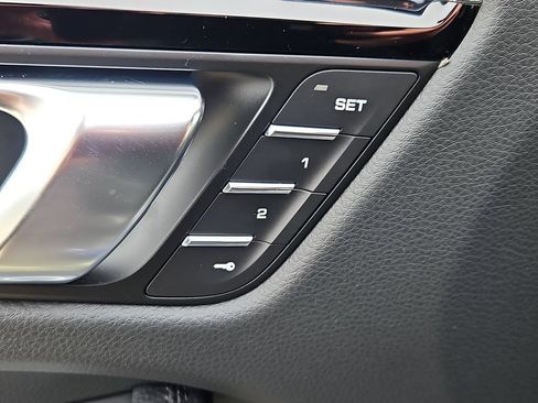 Certified 2026 Porsche Macan AWD/4WD image 18