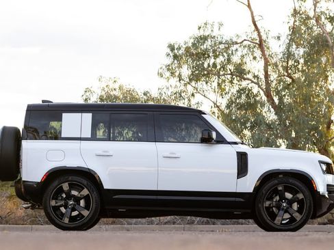 Used 2025 Land Rover Defender 110 V8 AWD/4WD image 12