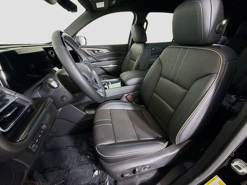 Certified 2025 Chevrolet Traverse High Country w/ LPO, Floor Liner Package image 21