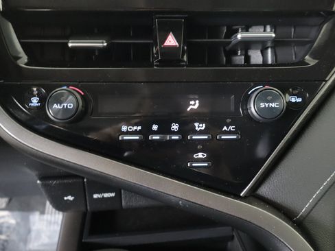 Used 2024 Toyota Camry SE FWD image 16