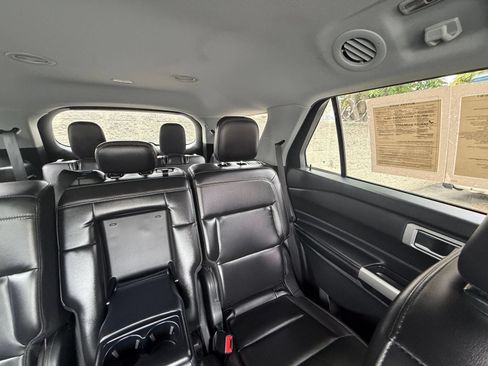Used 2024 Ford Explorer XLT w/ Equipment Group 202A AWD/4WD image 39