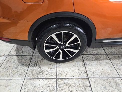 Used 2019 Nissan Rogue SL w/ Premium Package image 23