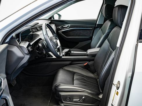 Used 2021 Audi e-tron Prestige w/ Prestige Package image 20