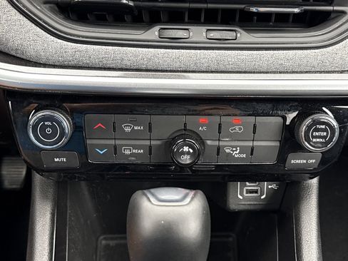 Used 2025 Jeep Compass Latitude AWD/4WD image 24