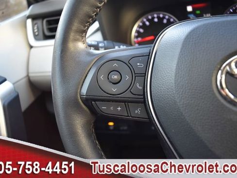 Used 2022 Toyota RAV4 XLE Premium image 30