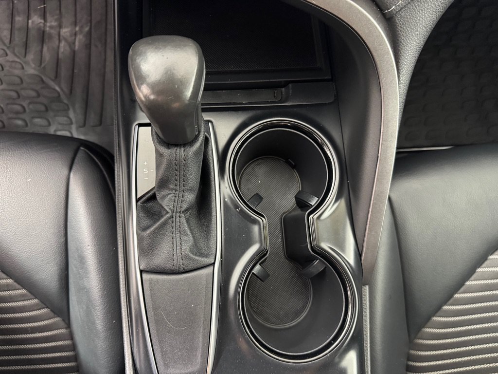 Used 2020 Toyota Camry SE FWD image 17
