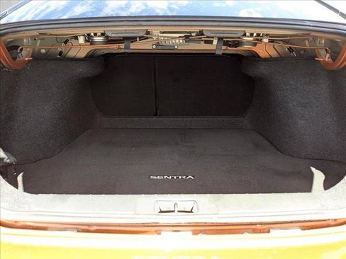 Used 2022 Nissan Sentra SR w/ SR Premium Package FWD image 6