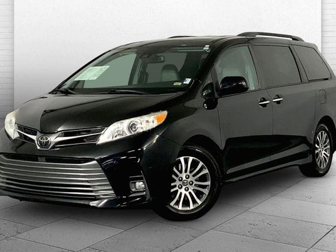 Used 2020 Toyota Sienna XLE FWD image 12