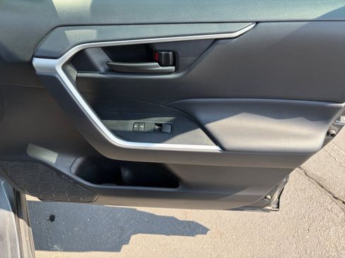 Certified 2022 Toyota RAV4 LE AWD/4WD image 27