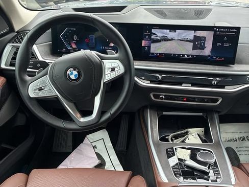 Used 2025 BMW X7 xDrive40i w/ Premium Package AWD/4WD image 5