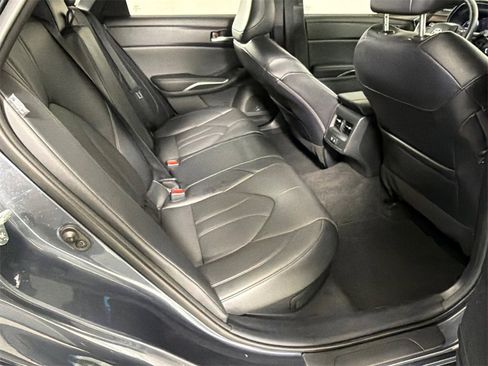 Used 2022 Toyota Avalon XLE image 16