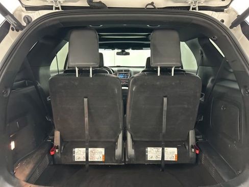 Used 2018 Ford Explorer XLT w/ Equipment Group 202A image 32