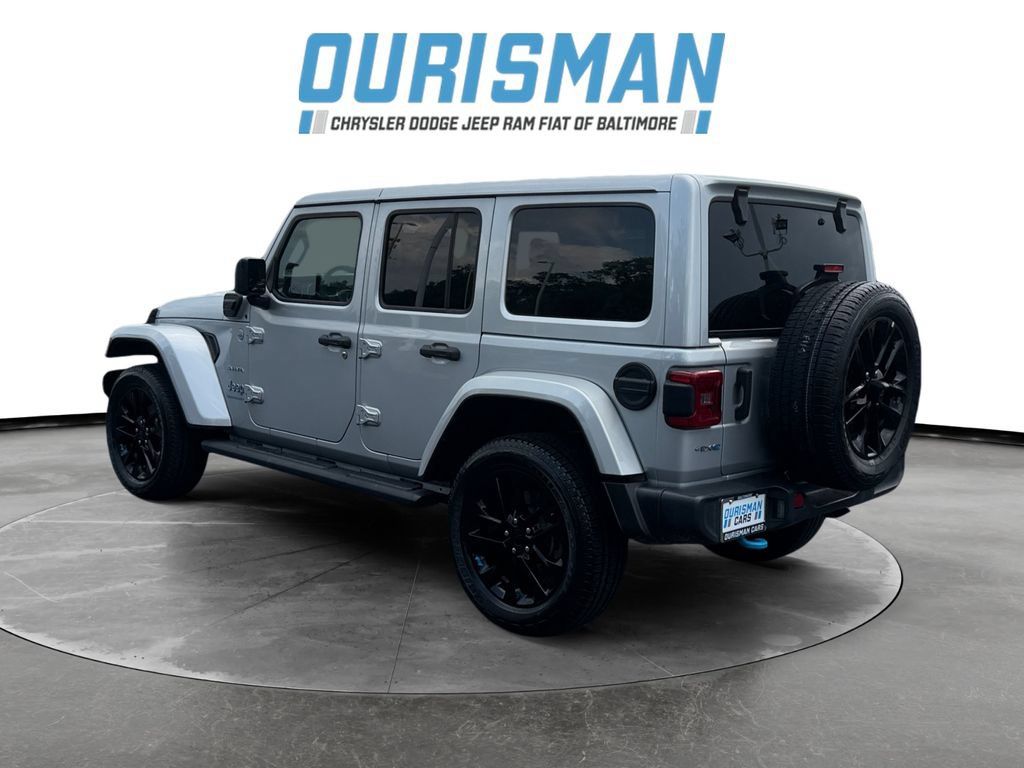 Used 2023 Jeep Wrangler Unlimited Sahara w/ Cold Weather Group AWD/4WD image 4