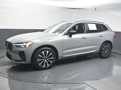 Used 2024 Volvo XC60 B5 Core AWD/4WD image 4