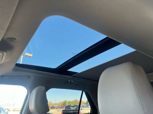 Used 2022 Ford Explorer XLT w/ Equipment Group 202A image 14