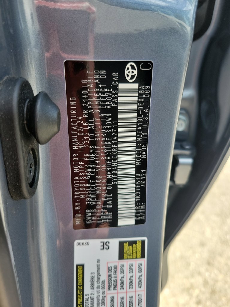 Used 2024 Toyota Corolla LE FWD image 37