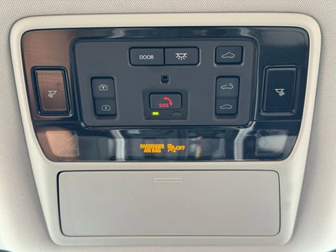 Used 2024 Toyota Grand Highlander Platinum image 35