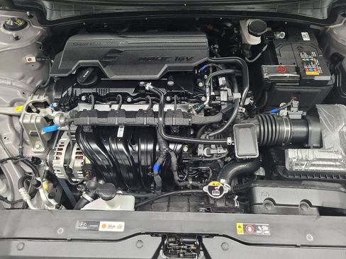 Used 2025 Hyundai Elantra Sport FWD image 30