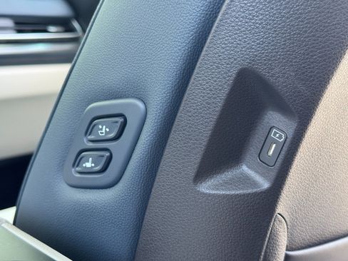 Used 2025 Kia Carnival SX Prestige FWD image 39