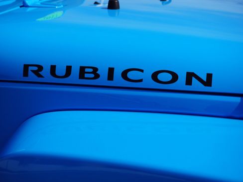 Used 2017 Jeep Wrangler Unlimited Rubicon w/ Connectivity Group image 5